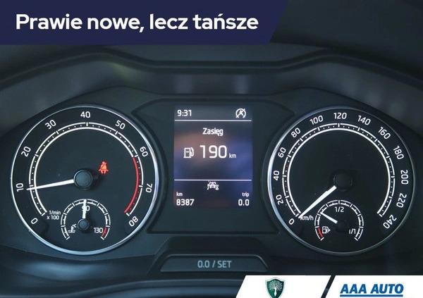Skoda Kamiq cena 100000 przebieg: 8369, rok produkcji 2022 z Brwinów małe 352